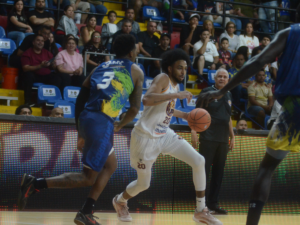 Brillantes gana la pulseada a Marinos en Maracaibo
