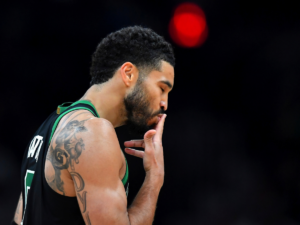 Brown y Tatum lideran el cierre arrollador de Boston ante Toronto
