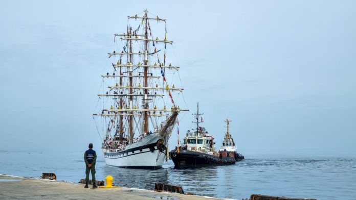 Buque Escuela “Simón Bolívar” arriba a Federación de San Cristóbal y Nieves
