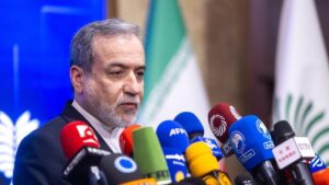 CONFLICTO EN IRÁN | El ministro de Exteriores de Irán viaja a Islamabad con una pequeña comitiva y Pakistán asegura que las negociaciones con EEUU «tendrán lugar pronto» | elperiodico.com