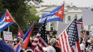 CUBANOS EN ESPAÑA | Atrapados “entre el castrismo y el trumpismo”: la población cubana se dobla en España mientras Trump endurece el cerco a la isla