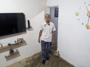 «Cada vez que llueve mi casa se llena de lodo»