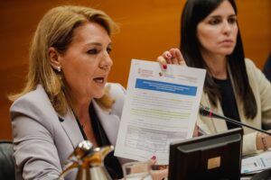 Camarero asegura que hizo todo lo que se pudo el día de la dana y la oposición y las víctimas le piden que dimita