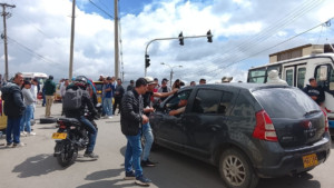 Caos en Tunja por protesta de taxistas: 13 bloqueos paralizaron la ciudad tras operativo y desataron crisis por reclamo contra Uber y Didi