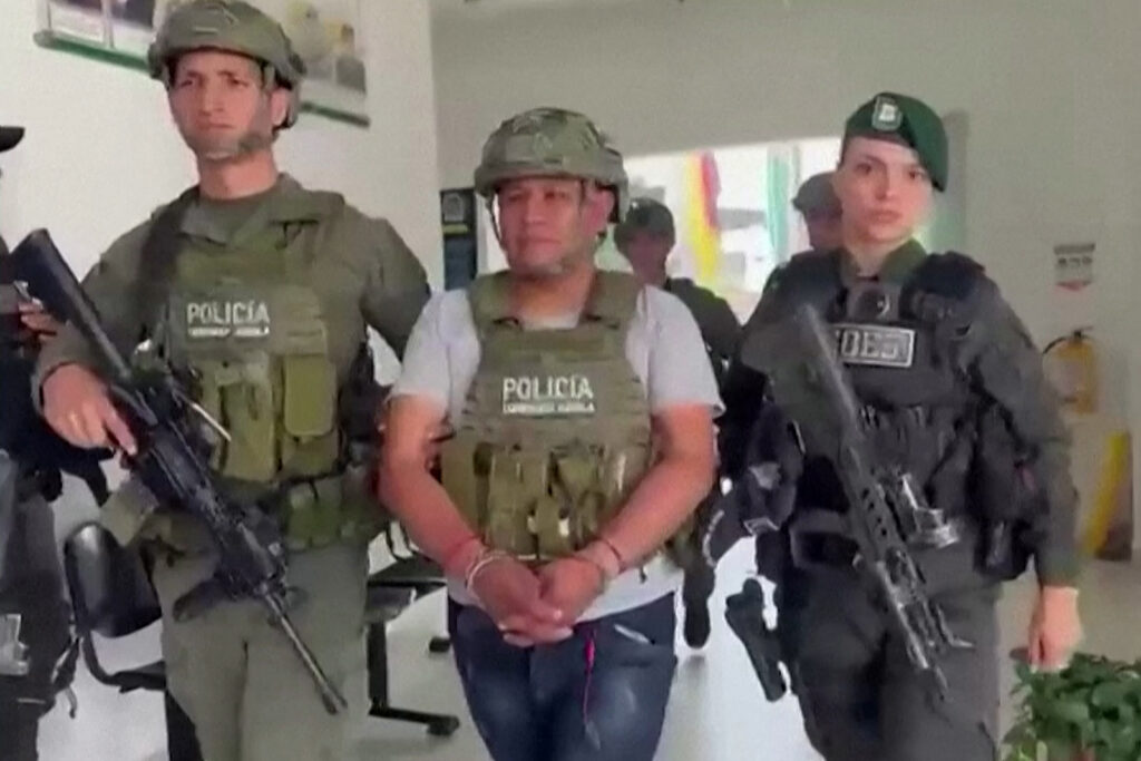 Capturan a guerrillero señalado de mortífero atentado contra civiles en Colombia