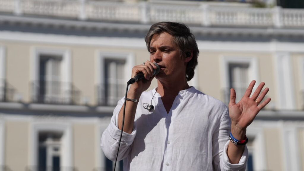 Carlos Baute ofrece disculpas por sus cánticos en el acto de María Corina Machado en Madrid