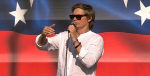 Carlos Baute ofrece disculpas tras polémica en evento