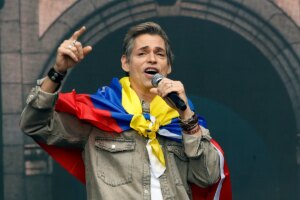 Carlos Baute se disculpa por gritar «¡Fuera la mona!» a Delcy Rodríguez y dice que no es racista | elmundo.es