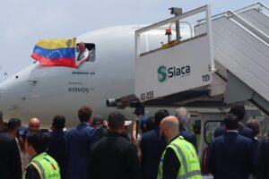 Casa Blanca vinculó reinicio de conexión aérea hacia Venezuela con la «Operación Resolución Absoluta»