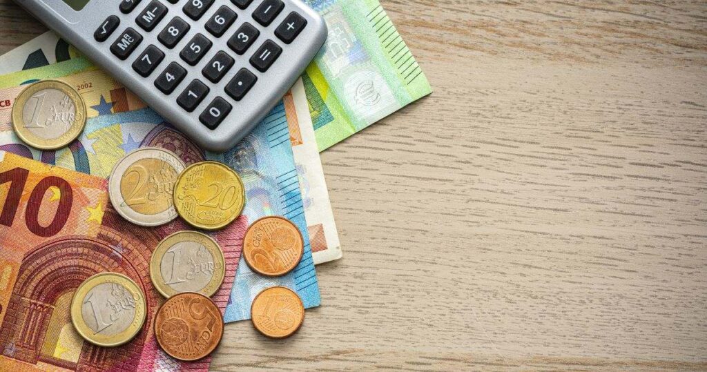 Castilla y León cerró febrero con 13 millones de superávit, el 0,02% del PIB, frente a 165 millones de déficit hace un año