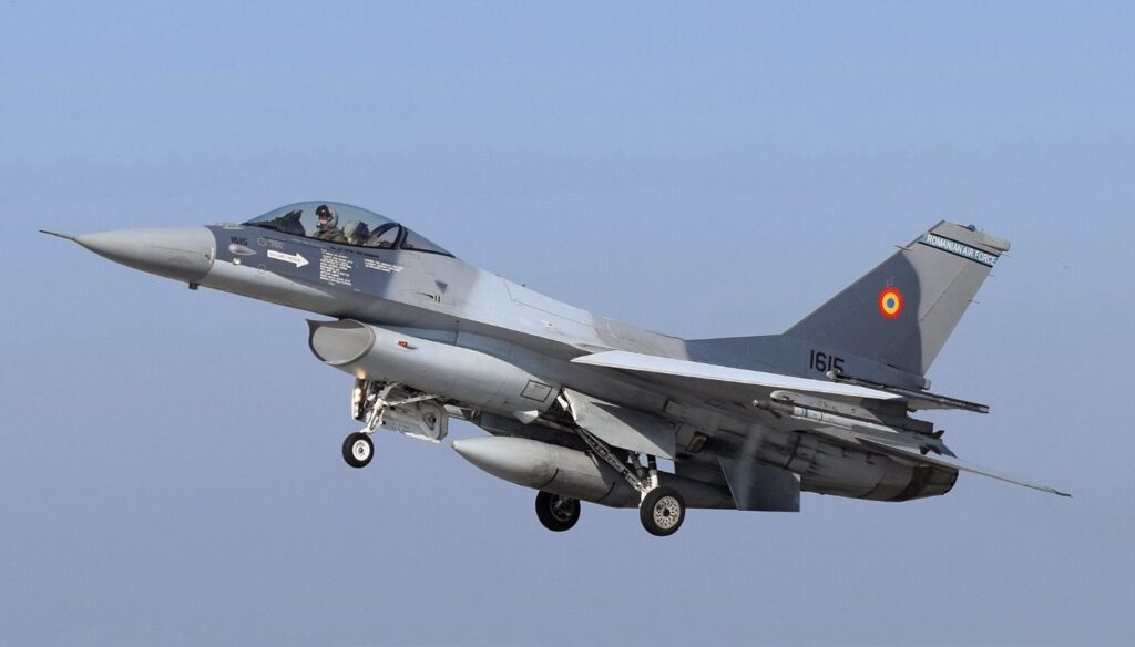 Cazas rumanos de la Otan interceptaron un avión espía ruso que se acercó a Lituania