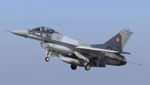 Cazas rumanos de la Otan interceptaron un avión espía ruso que se acercó a Lituania