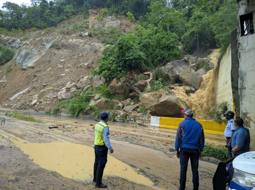 Cerrada la vía de los túneles en Mérida por lluvias