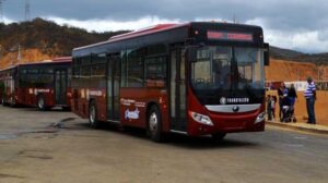 Chavismo activó flota de autobuses que congestionan Caracas para abultar su convocatoria (VIDEOS)