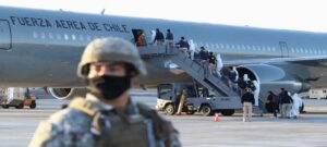 Chile comenzó expulsión de migrantes por orden del presidente Kast