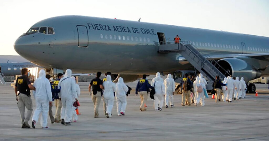 Chile expulsa a 40 inmigrantes irregulares, los primeros de la era Kast