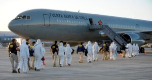 Chile expulsa a 40 inmigrantes irregulares, los primeros de la era Kast