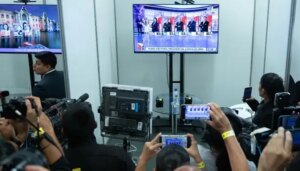 Cierran las mesas electorales en Perú e inicia escrutinio