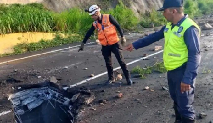 Cierran vía entre Mérida y El Vigía tras deslizamientos de rocas
