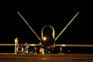 “Click izquierdo, click derecho”, así decide la IA un ataque en la guerra. China, Rusia y EEUU cada vez necesitan menos humanos