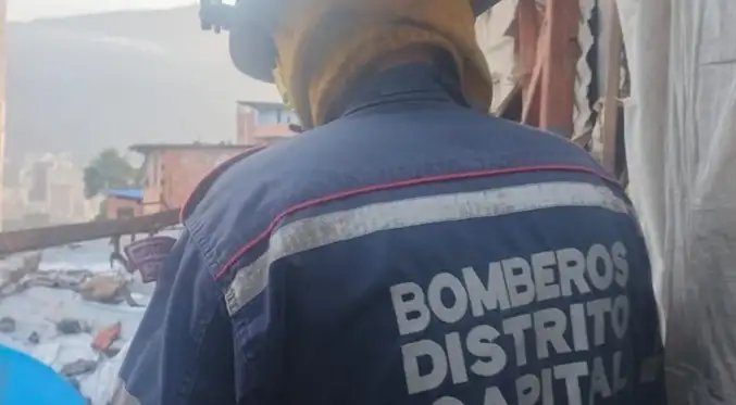 Colapso de tanque de agua deja un muerto y un un herido