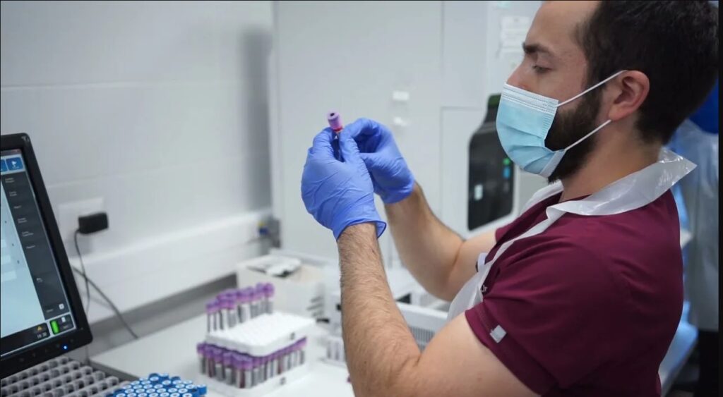 Colegio de Bioanalistas denuncia crisis sistémica en laboratorios públicos y falta de respuesta oficial