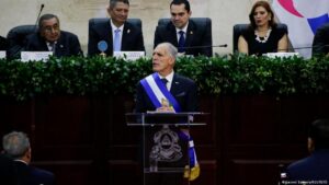 Congreso de Honduras destituye a funcionarios de izquierda
