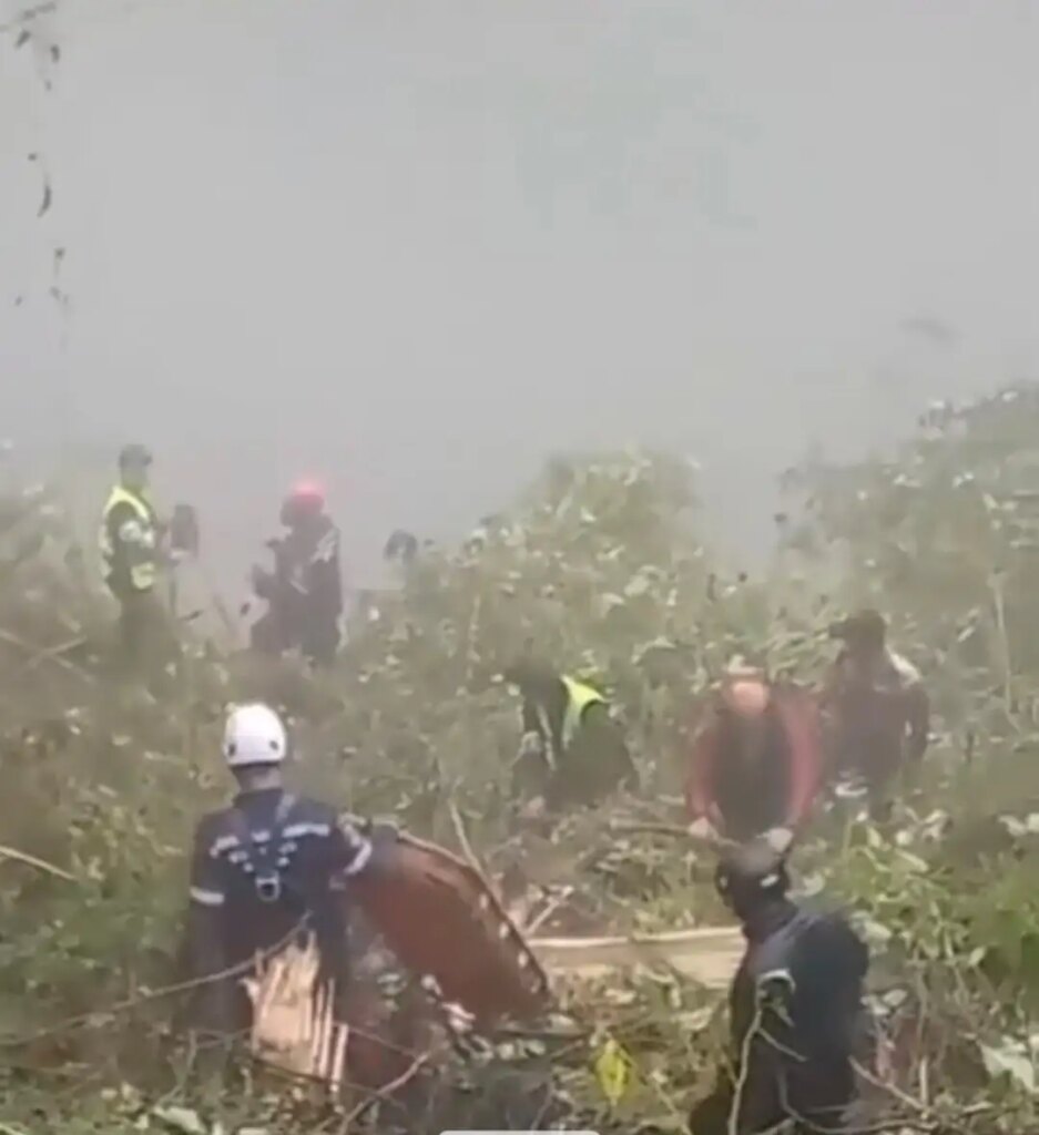 Continúan labores de rescate tras accidente de autobús en carretera Mérida