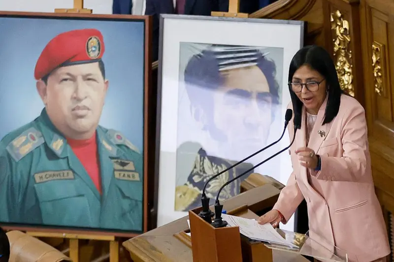 De la retórica anti-FMI de Chávez al regreso al ente con Delcy Rodríguez: lo que implica para Venezuela