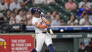 De récord en récord: Altuve escaló al tercer lugar histórico entre los venezolanos con más dobles en MLB (VIDEO)