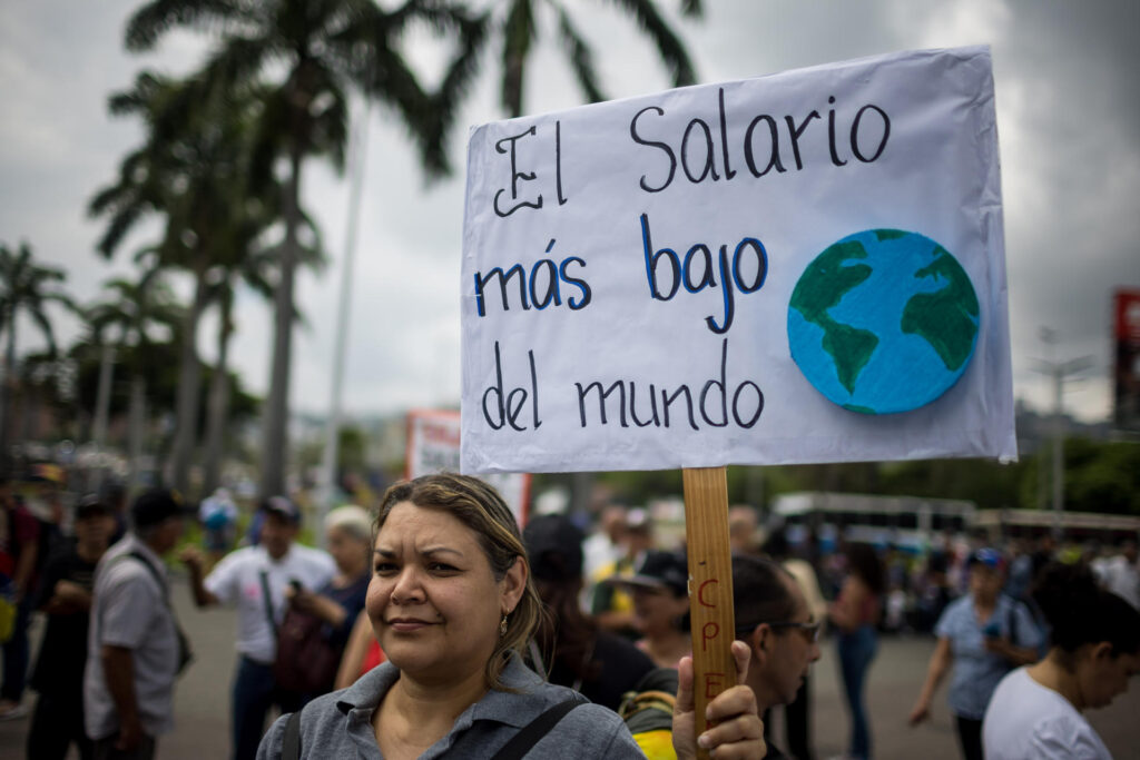 María Corina afirma que Maduro convirtió el trabajo en esclavitud