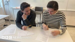De vuelta al lápiz y papel: las escuelas de Suecia reducen el aprendizaje digital