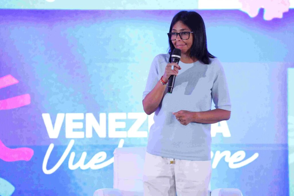 Delcy Rodríguez al FMI: Venezuela busca acceder a 5.000 millones de dólares para servicios públicos