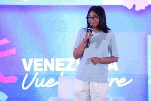 Delcy Rodríguez al FMI: Venezuela busca acceder a 5.000 millones de dólares para servicios públicos