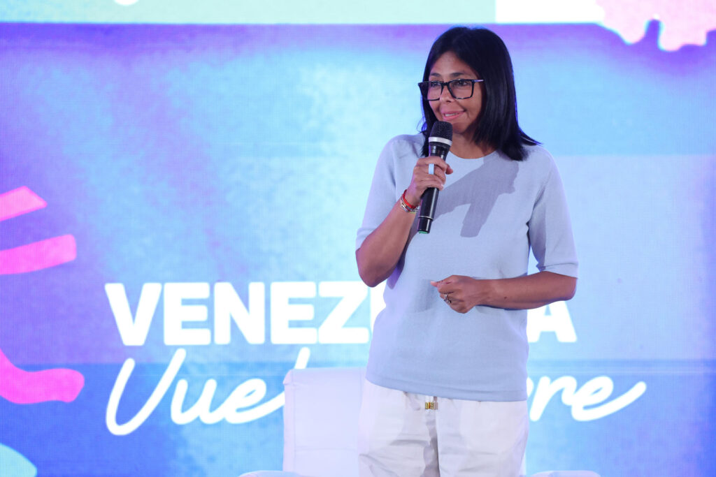 Delcy Rodríguez anunció aumento del ingreso mínimo integral a 240 dólares