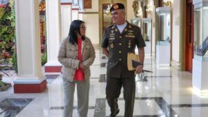 Delcy Rodríguez busca controlar a Vladimir Padrino López con un nuevo e insólito cargo