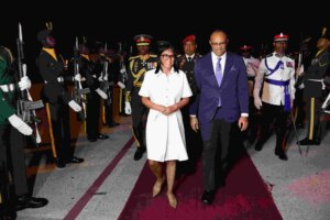 Delcy Rodríguez llega a Barbados para cumplir agenda estratégica