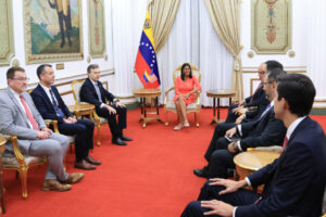 Delcy Rodríguez recibe en el Palacio de Miraflores al nuevo encargado de negocios de EE.UU., John Barrett – AlbertoNews