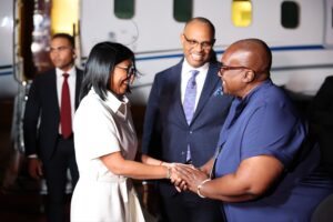 Delcy Rodríguez salió del país sin previo aviso y apareció en esta isla del Caribe