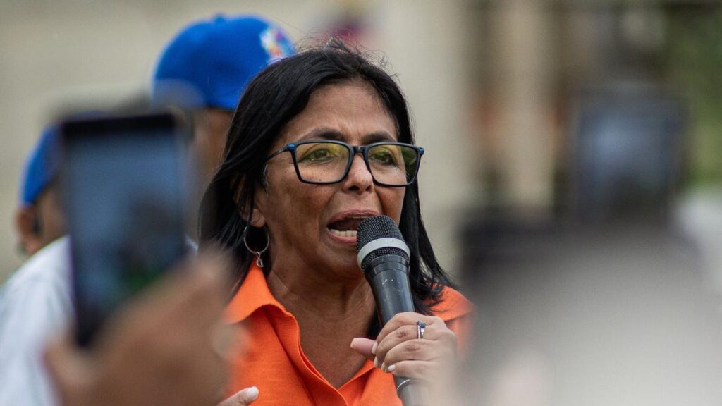 Delcy Rodríguez sobre posible aumento salarial: “Que el remedio no sea peor que la enfermedad”