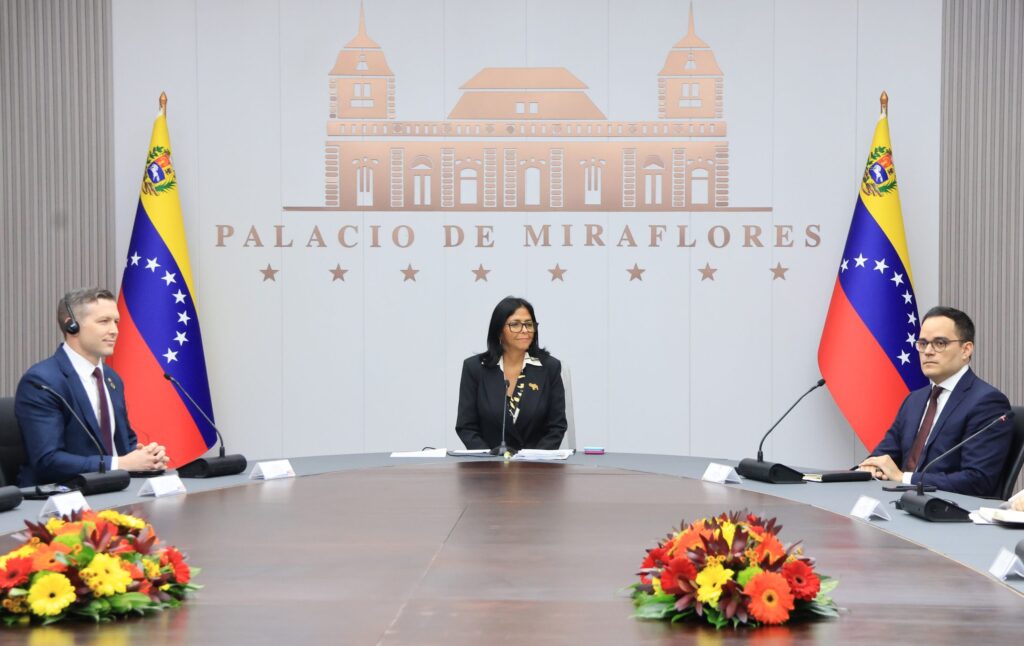 Delcy Rodríguez sostuvo encuentro con el subsecretario de Hidrocarburos y Energía Geotérmica de EEUU