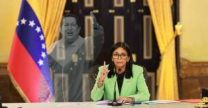 Delcy invoca espíritu de Chavez para recordarle a los trabajadores que ser rico es malo – El Chigüire Bipolar