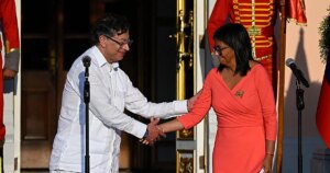 Delcy y Petro acuerdan combatir militarmente a los grupos violentos y de narcotráfico