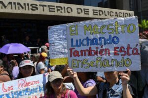 Denuncian que más de 50 mil trabajadores de Educación tienen el salario suspendido