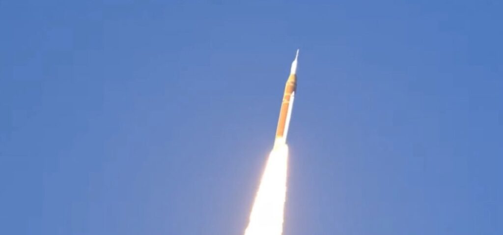 Despega la misión Artemis II que llevará a cuatro astronautas alrededor de la Luna tras más de 50 años