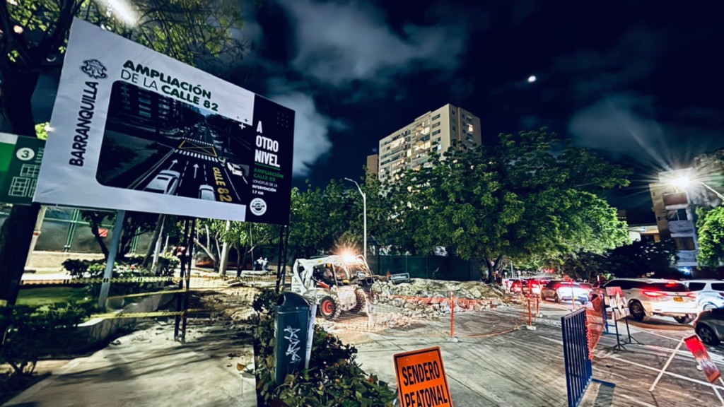 Día y noche avanza la ampliación de la calle 82 en el norte de Barranquilla: trabajos nocturnos buscan agilizar la entrega de la vía