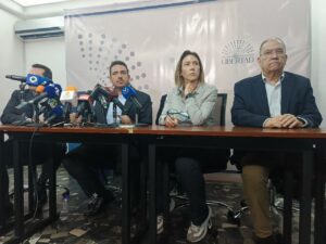 Diputados opositores impulsan reinstitucionalización antes de elecciones