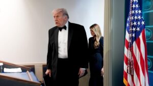 Donald Trump, evacuado de la cena de corresponsales tras un intento de atentado: detalles del tiroteo, reacciones y últimas noticias en directo | elperiodico.com