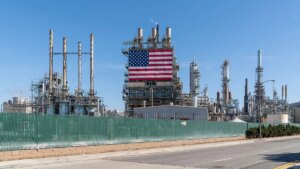 Donald Trump prórroga por otros 90 días la exención de la ley Jones para facilitar el transporte de petróleo en EEUU