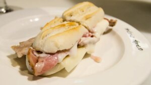 Dónde comer barato en Sevilla: de un clásico en el centro a una tienda de alimentación